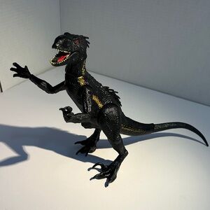 Jurassic World Track 'N Attack Indoraptor Action Figure